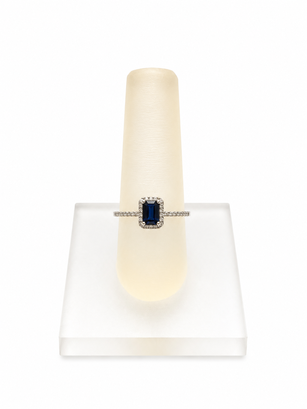 Anillo Zafiro Clásico Con Halo
